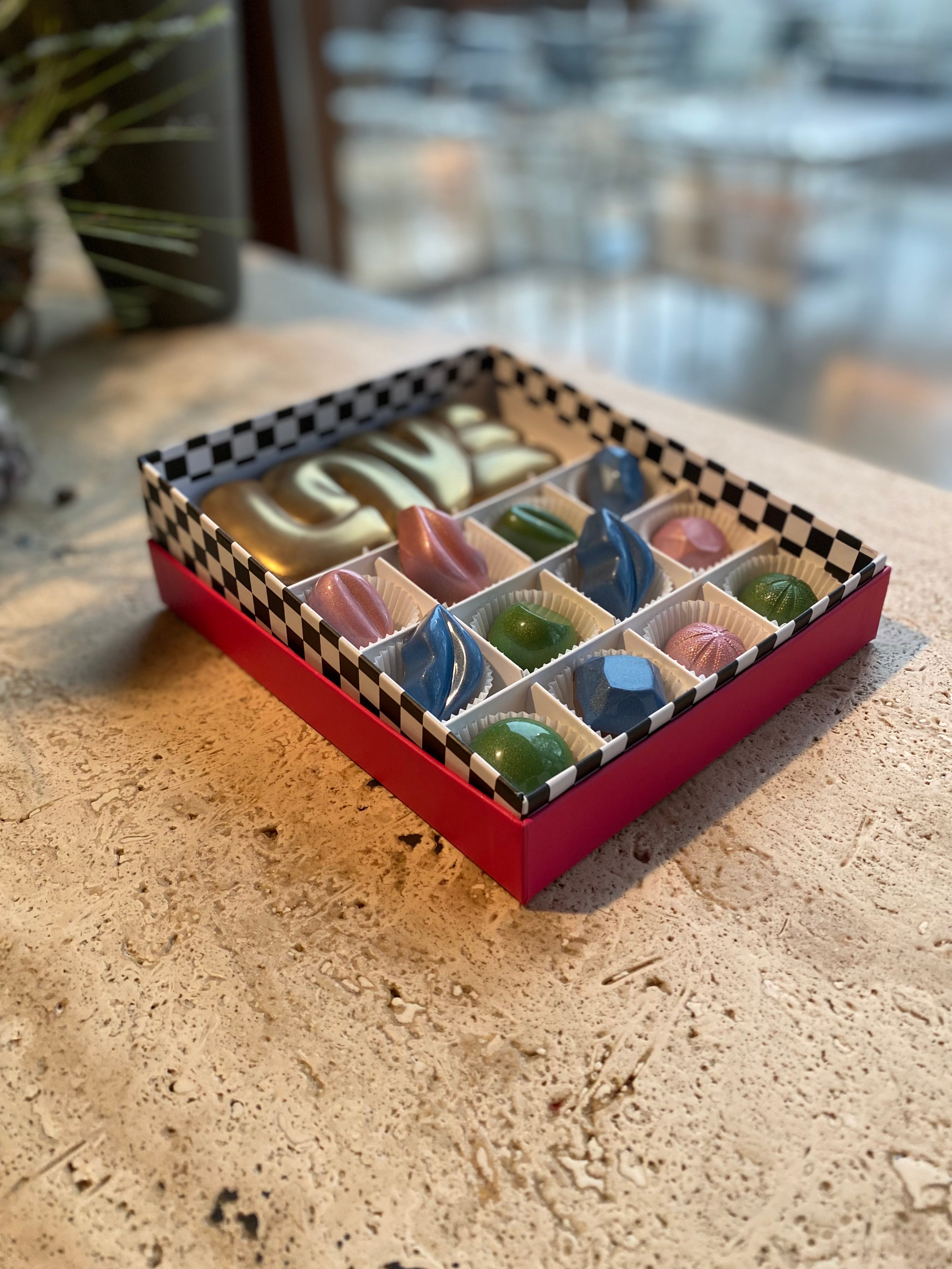 Σοκολατάκια & Love Μπαρα σοκολατας  concept Motley box